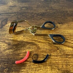 Revlon Gold Eyelash Curler with Red and Black Pads